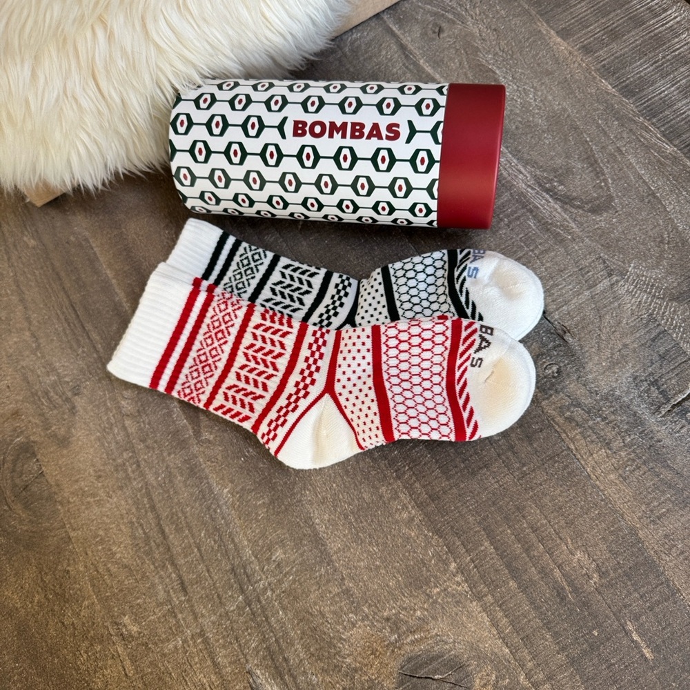 Bombas woman’s small fits size 4- 7 1/2 half calf patterned socks.